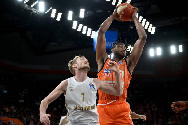 诺里斯看似 诺里斯看似